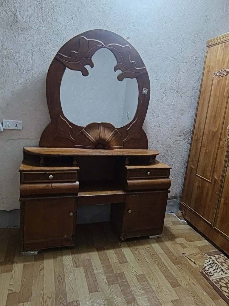 سلام عليكم شباب كنتور ابو بابين وميز مرايه  مكفولات من كلشي ونضاف الشراي يخابر هاذه رقمي مكاني مسيب ،*********** الفلوجة, الأنبار
