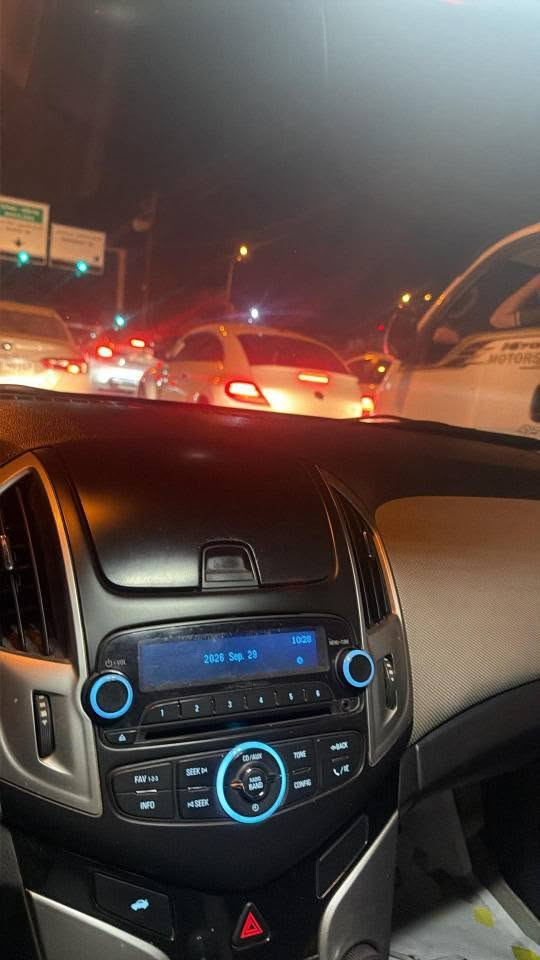 شؤفليت كروس 2017. مكينه 1800.    
بي 5 قتعه ابيع حيزام بس تخة خفيف بدون معجون 
صدر حدادية تبريد بشرت سماعة سيستم تنحكوم سكان 
سيارا خير من الله مال جناي تريد تحويل وكاله ضاني يؤم سيارا بسمي 
***********
*********** أربيل, العراق
