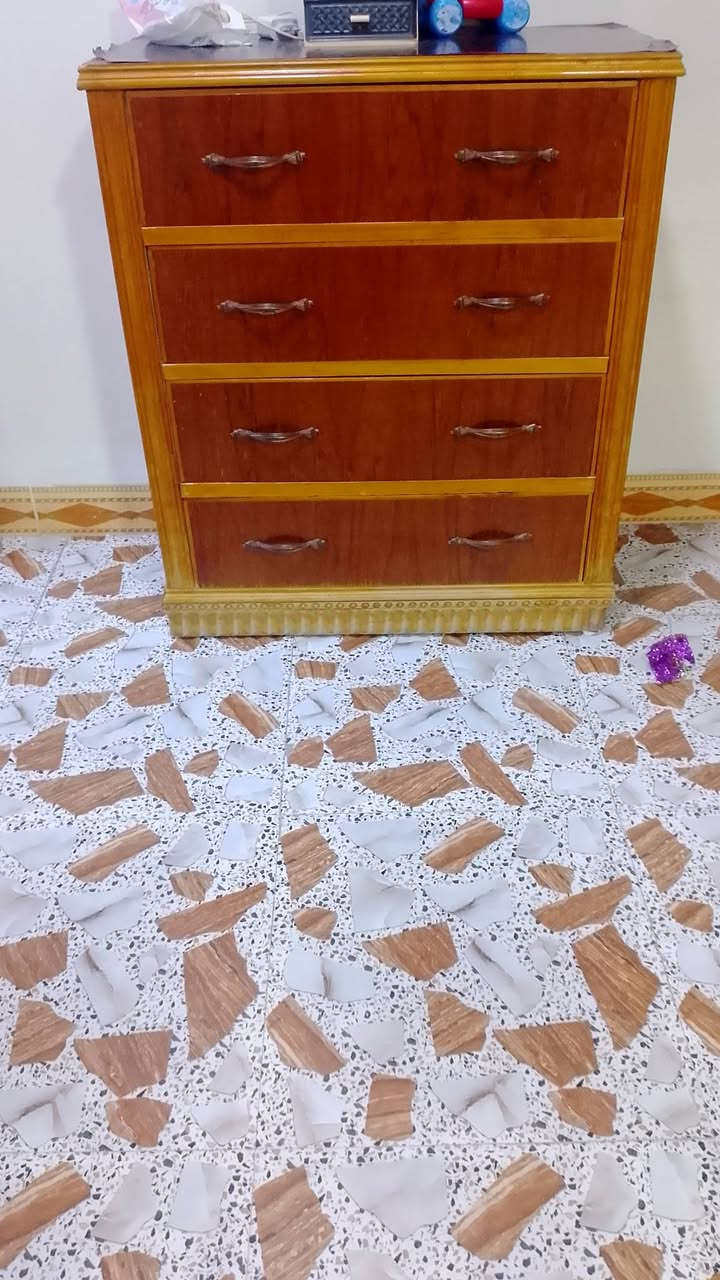 السلام عليكم عندي زوايه بابين خشب زان ثقيل
ولمجرات ثقيله مال غرفه اخشاب الجكامج ثقيله ما بيهم اي عيب وأي كسر وجداد حيل وما بيهم اي ضرر 
سعرهم 250
الرقم / ***********
