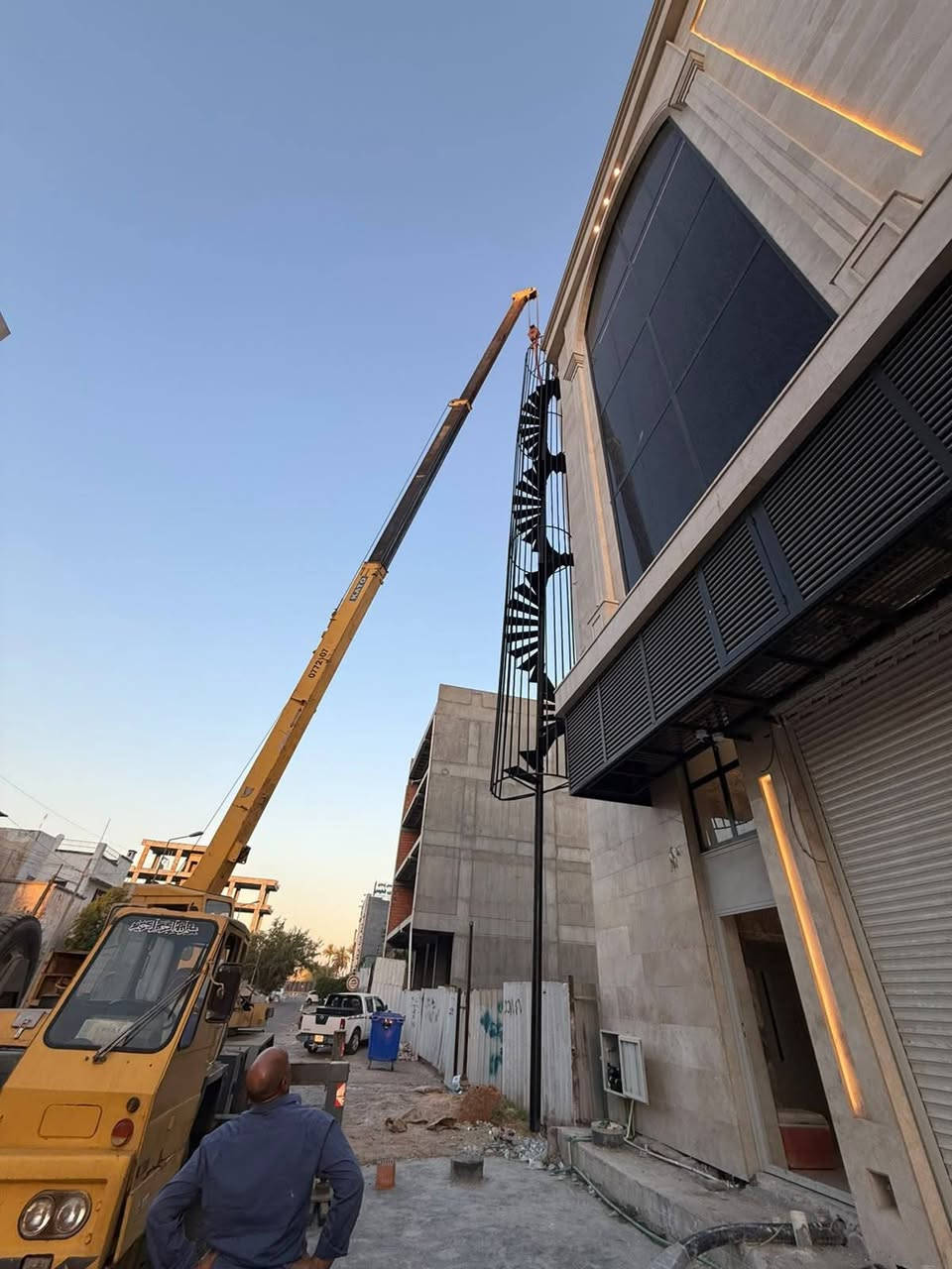 السلام عليكم 
كرين كاتو ١٦ طن موديل ١٩٧٦ كرين جاهز للعمل مابي نقص رقم انكليزي باقي على الإستلام العنوان بغداد اتصال***********
