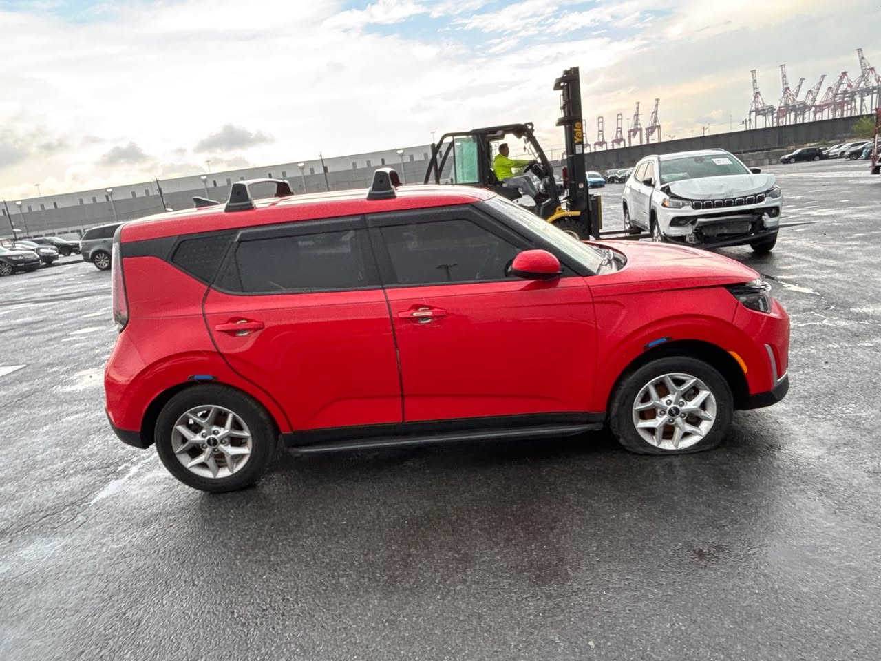 🔥 للبيع Kia Soul S 2025 🇺🇸

🚘 Kia Soul S 2025 | مواصفات أمريكية

🍑 اللون: أحمر مشمشي

✨ المواصفات:
🔹 محرك 2000cc دوش
🔹 ماشية فقط 16,000 ميل
🔹 بصمة / تشغيل ذكي
🔹 تحكمات قيادة 3 وضعيات
🔹 كراسي كهربائية
🔹 دوسات أمريكية
🔹 سيباية بلادية
🔹 مواصفات أمريكية 🇺🇸
🔹 موعد الوصول: خلال 3–4 أسابيع ⏳

🛠️ تفاصيل الحادث:
🔹 جميع متعلقات الحادث موجودة مع السيارة
🔹 تكملة الدعامية موجودة
🔹 اللايت الأمامي موجود
🔹 السيارة على وضعها بدون تصليح
🔹 صور السيارة والضرر مرفقة بالمنشور 📸

🔎 رقم الشاصي (VIN) للتأكد من صور الحادث:
🔹 KNDJ23AU5S7243489

📍 العنوان: بغداد – الشعب

🇯🇴 السيارة تُباع مطروحة في الأردن (الحرة) على وضعها
💰 السعر شامل النقل

💰 السعر:
🔹 122 مطروحة
🔹 131 على كتاب ذوي الشهداء

📄 متوفر البيع على كتاب ذوي الشهداء أيضاً

📞 للتواصل: *********** متوفر ماسنجر + اتصال ع الخط
غير متوفر على الواتساب 

🔥 Kia Soul S 2025 — ممشى قليل، محرك 2.0 ومواصفات مميزة
البيع للجادين فقط.

#Kia #KiaSoul #KiaSoul2025 #KiaSoulS #كيا #كيا_سول #سيارات_للبيع #سيارات_بغداد #سيارات_العراق
