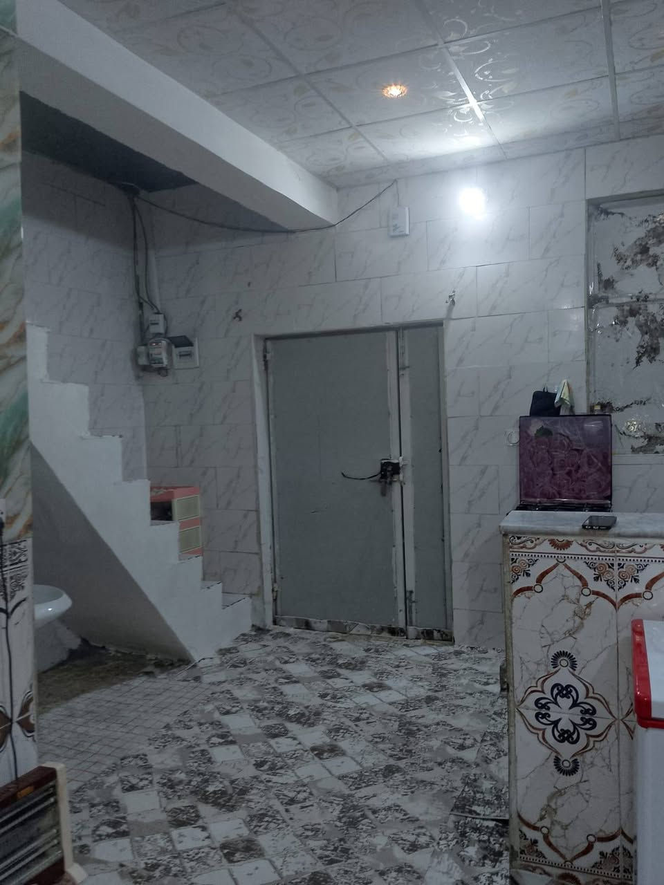 السلام عليكم بيت للبيع ٥٠ م حي النداء خلف مول بغداد منطقة ٥١ عكادة غرفة وصالة ومطبخ وبيتونه السعر ٣٨ مليون 
تفاصيل اكثر خاص او واتساب 
***********
