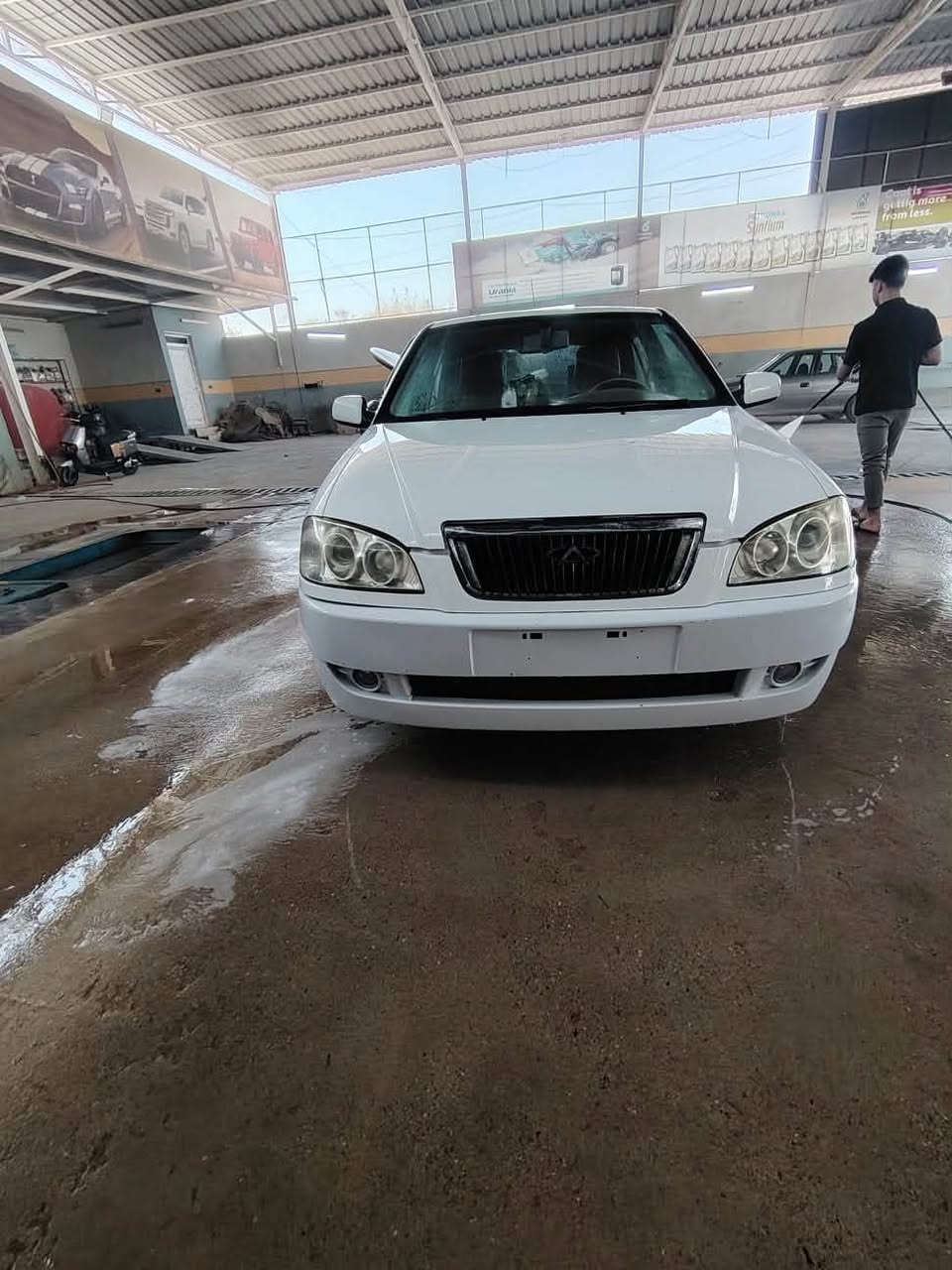 كوين 2013
بدون صبغ 
سنوية ورقم وهزة جديد 
كابون بانزين 
محرك 1.3 
طخم جديد 
تايرات جديده
تبريد شغال 
كير محرك شرط 
باسمنا السيارة 
تحويل ثاني يوم 
***********
سعرها 42 بيها مجال بسيط
