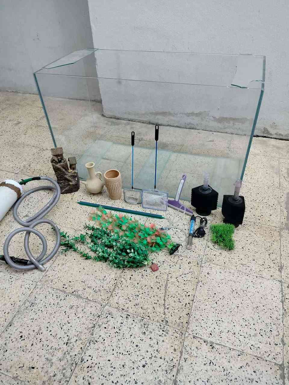 حوض للبيع جام 10ملم درجة اولى 
قياس متر 
ارتفاع 60
عرض 45 
عنوان موصل حي عدن
رقم ***********
***********
كامل بي كونيه حجر مشكل بسعر مناسب

