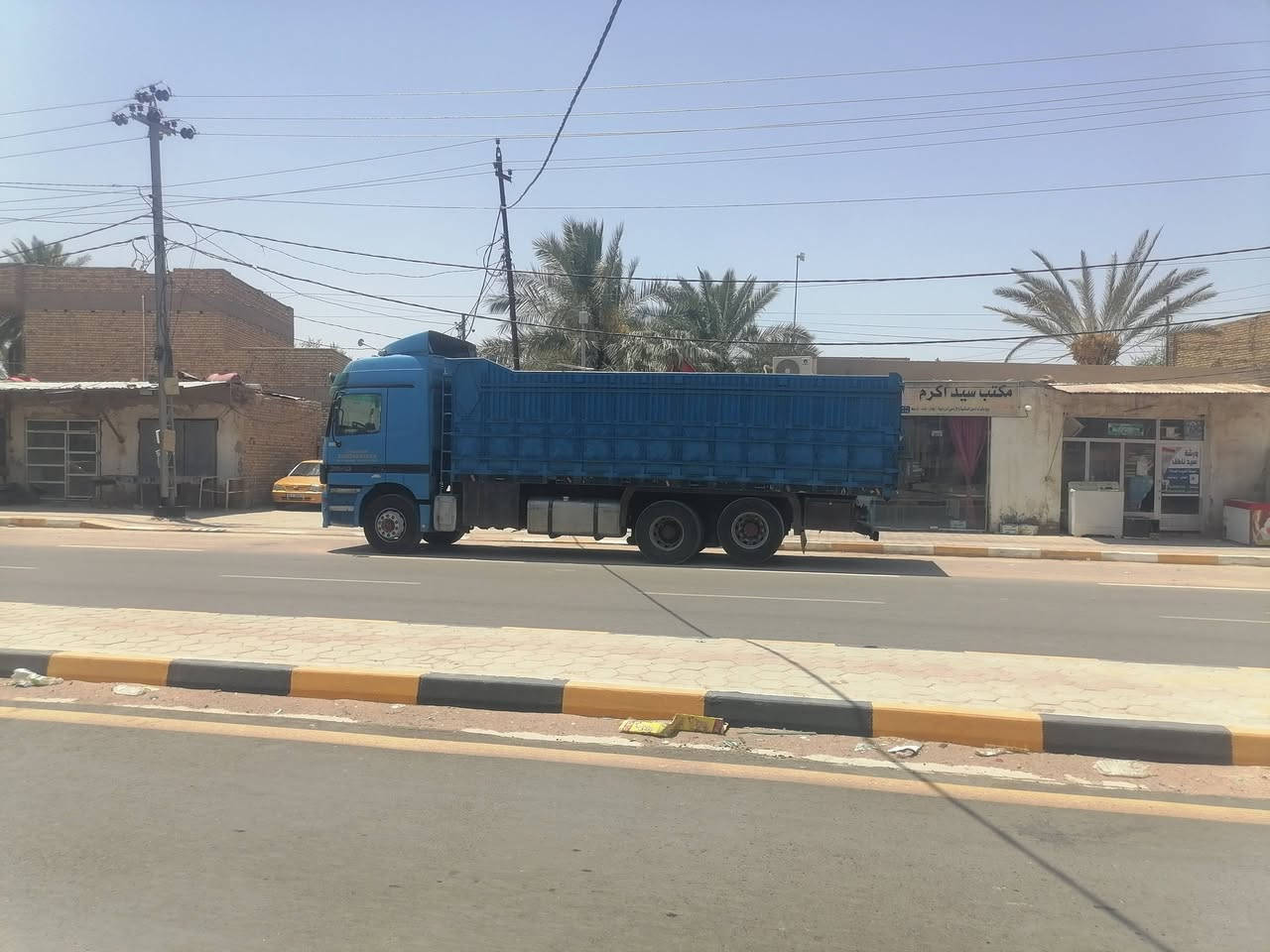 سلام عليكم للبيع اكتروز شمعة موديل ٢٠٠٠ السياره مكفوله كفاله عامه رقمي واصط مكاني ديوانيه ***********
