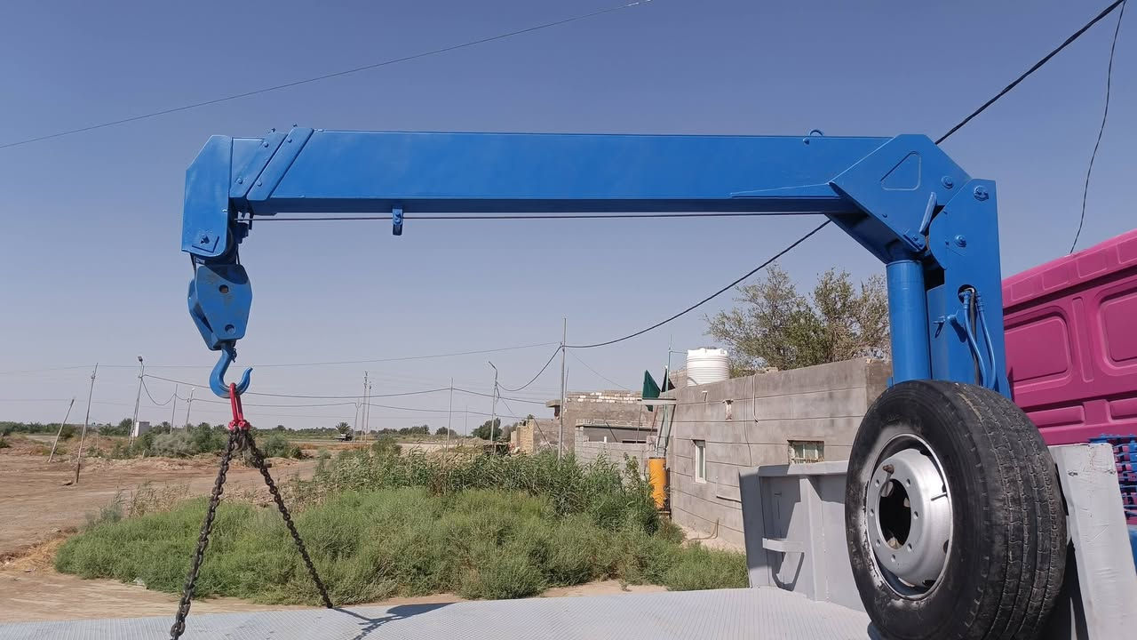 سلام عليكم للبيع كريـن سطحـه مـان 3طـن رقم وسنويـه ذي قار تحـويل ثاني يوم محـركه مجفـت جديـد سيـاره مديومه كلـه جديد كهربائيات كله شغاله جوبلساتـه هواهئه كلـه شغـال  كـرينه جـديد حركاته مضخـه جديده السعـر 160وبيـه مجال المكان واسط قضاء الحي الاستفسار عله الرقم ***********

