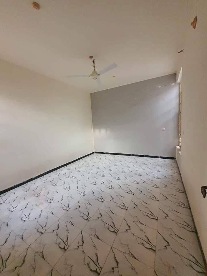 #للبيع او مراوس ب نص قطعه او مشتمل طابق ونص

 ب٧ الاف او ١٦ او ١٧

🏡بيت مساحة 250متر الواجهه 12ونص والنزال 20 م 
طابو صرف بناء طابوك 
الفلوجه حي الشهداء منطقة 21الف خلف عماره الجنابي 
يحتوي على 
غرفتين نوم 
صاله 
مطبخ واستقبال 
صحيات منور 
السعر 110مليون 
***********

     ((بيع او مراوس فقط))

