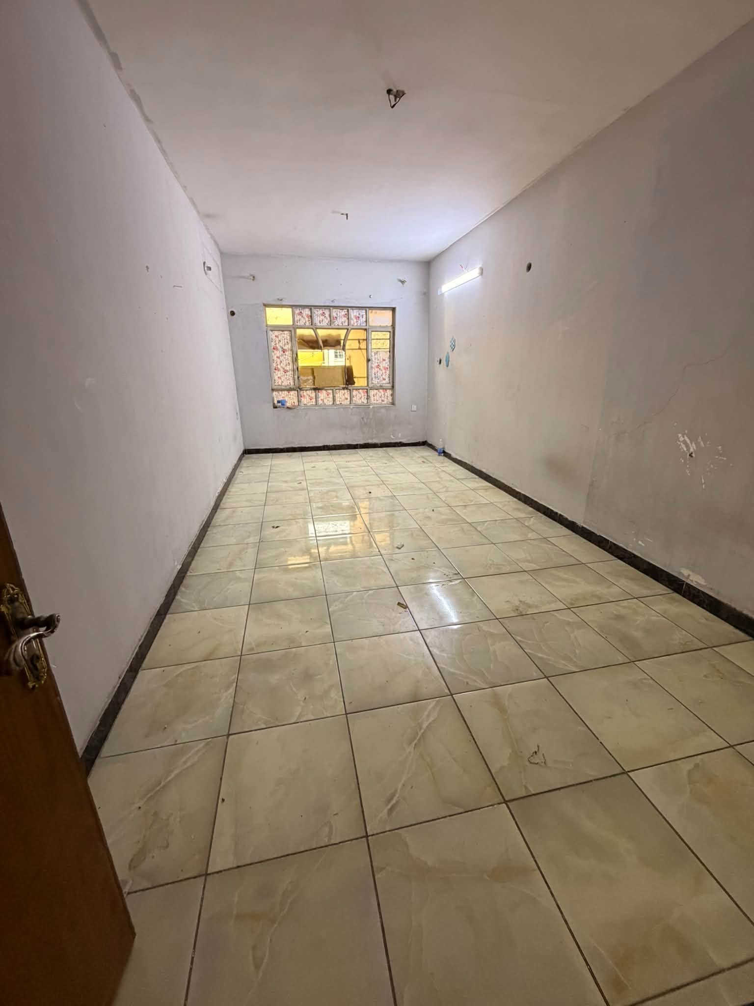 🏠 دار للإيجار في السيدية
📐 المساحة: 200 متر
🛏️ غرف نوم عدد 4
🛋️ صالة
🍳 مطبخ
🚿 خدمات
🚗 كراج كبير

📞 للتواصل: 
0785010066
