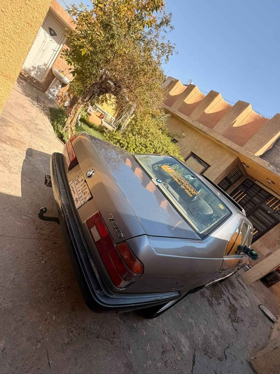 السلام وعليكم بي ام دبليو للبيع موديل 1991 سياره جاهزه ماكينه وكير كفاله تبريد ثلج ❄️ تخم تاير جديد كلش حلوه وجاهزة سياره 735  رقم بغداد تحويل مباشر سعر 38 وبيها مجال مكان واسط العزيزية رقم الهاتف. ***********.
