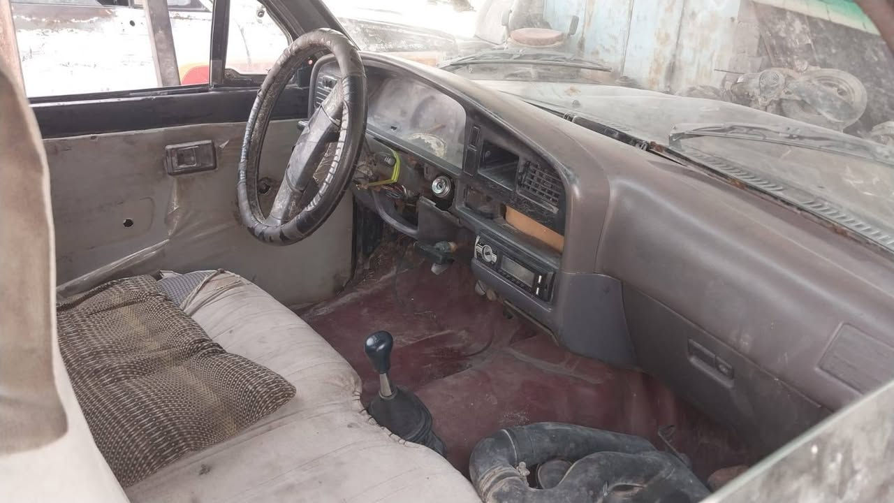 تويوتا موديل 90 رقم دولي سنويه لل31 مكينه وكير وشاصي كفاله سياره جاهزه ماتصرف عليها
مكفوله وجاهزه ونضيفه وتحويل ثاني يوم السعر 26 وبيها محال قليل للشراي 
مكاني خور زبير للتواصل ‏‪***********‬‏ راعي السياره وتواصل وياه انا مكلف بلنشر
