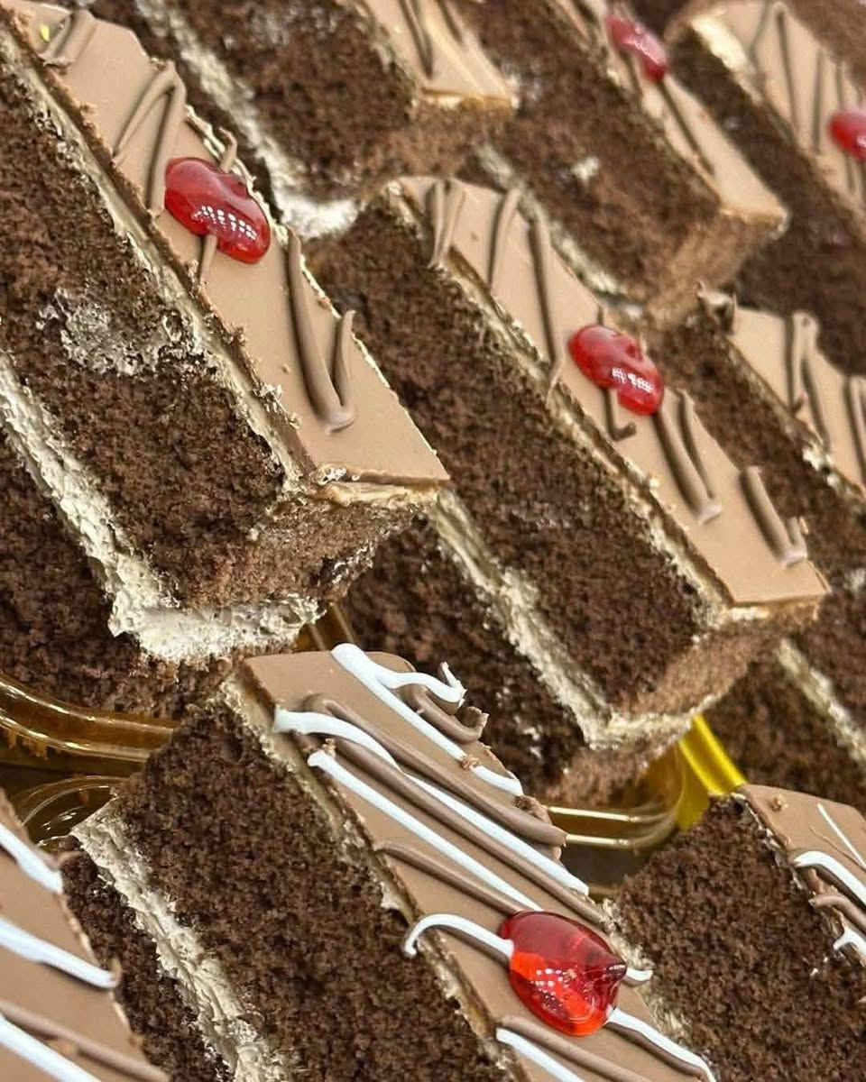 ✨ كيكنا مو بس حلو… كيكنا ينرسم بحب ويكمل فرحتكم 🤍🎂
كل تفصيلة تنعمل بعناية حتى تكون لحظتكم أحلى وأجمل 💕
للطلب والاستفسار راسلونا بالخاص 📩✨***********
