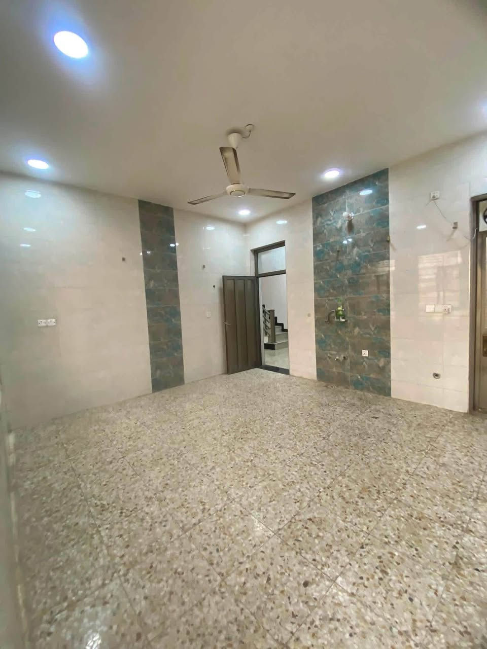 دار لإيجار مساحه 200متر يحتوي على 3غرف نوم 🛌 +ستقبال+مطبخ+صاله+صحيات عدد ٣ 📍العنوان بغداد الدوره مدخل البوعيثه مجمع شواطي دجله قرب حلويات الحمداني ١٠٠متر عن الشارع الريسي الاستفسار ***********
