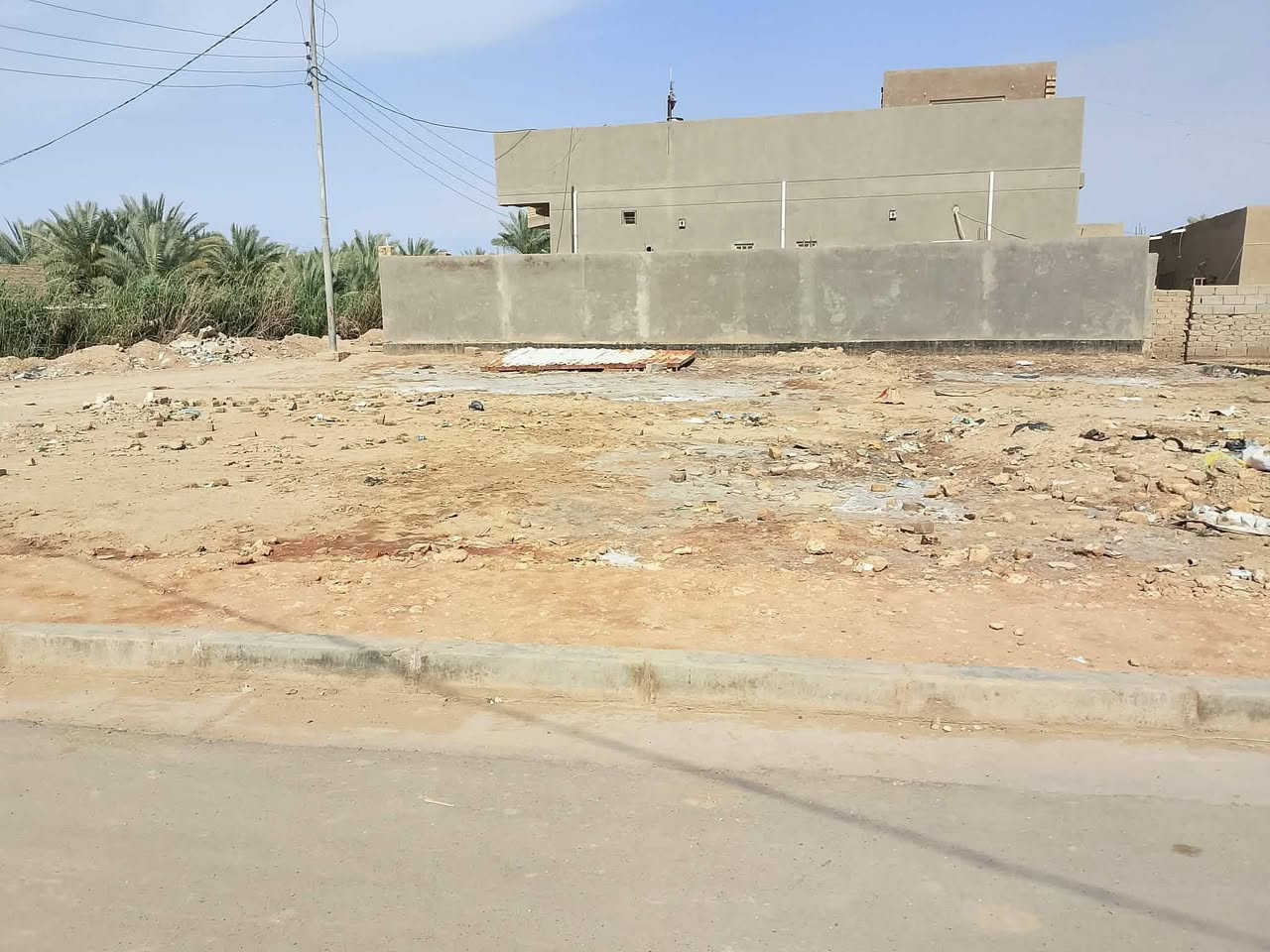 سلام عليكم
عرصه طابو صرف للبيع

مساحه 324م. ركن على شارعين

مدفونه تراب

العنوان الديوانية_الدغارة _حي الشرطه _مجاور مدرسه الرافدين

السعر.♦️  خاص

 الاستفسار
            ***********
____________________________

او زيارة مكتبنا في الدغاره مقابل قائم مقاميه
مكتب عقارات الدغارة
أهلًا وسهلا بكم
