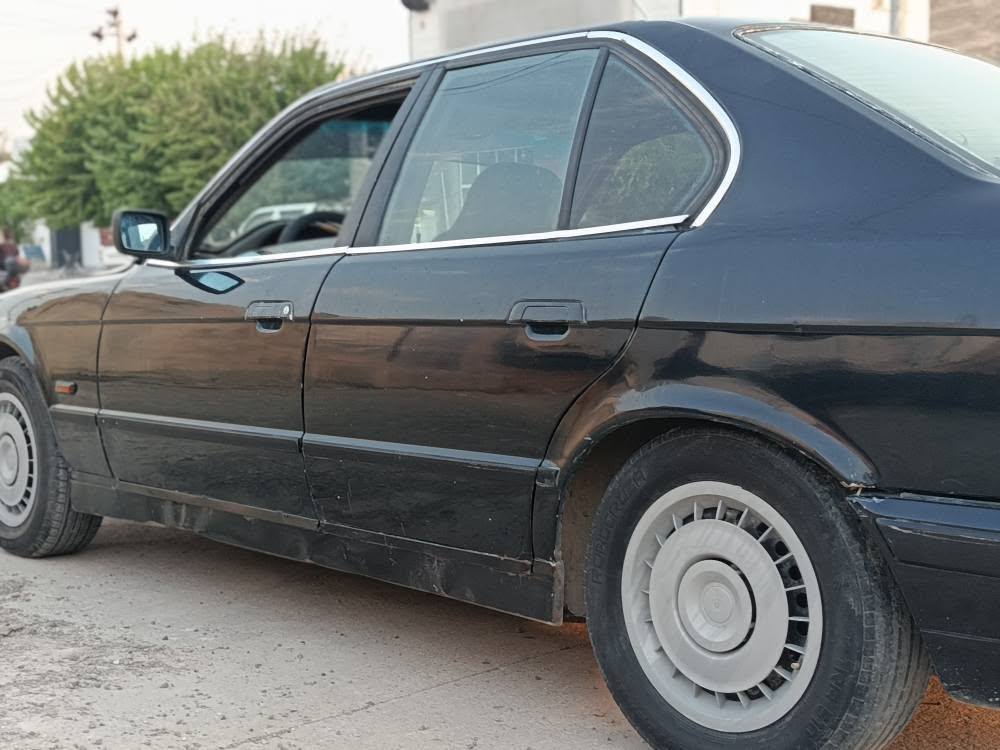 BMW1994
ئاڕم سلێمانی 
مەکینەی 528 ماوەیەکی زۆر کەمە خراوەتە سەری 
سڵاید 
گێڕ عادی 
تەبیرید ساردوو گەرم بەشەرت 
موسوو بڕاوە بەشەرت 
ماشەڵلە لە قوەتی خۆی بێزارە 
45گەڵاو مەعمەلە 
ژ.م *********** السليمانية, العراق
