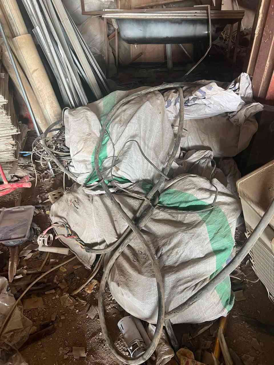 السلام عليكم جهاز سيطره يرادله تعمير الي محتاجه مترين في متر وعندي  انواع وايرات تأسيس على فلكس  للبيع الاتصال مكان كربلاء ***********
