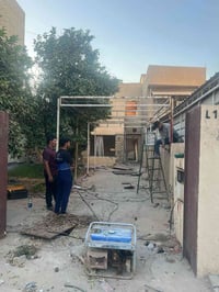 سقيفة حديد ٢ ملم للبيع طولها ٧ متر وعرضها ٣ متر نظيفة جدا وسعرها مناسب...
