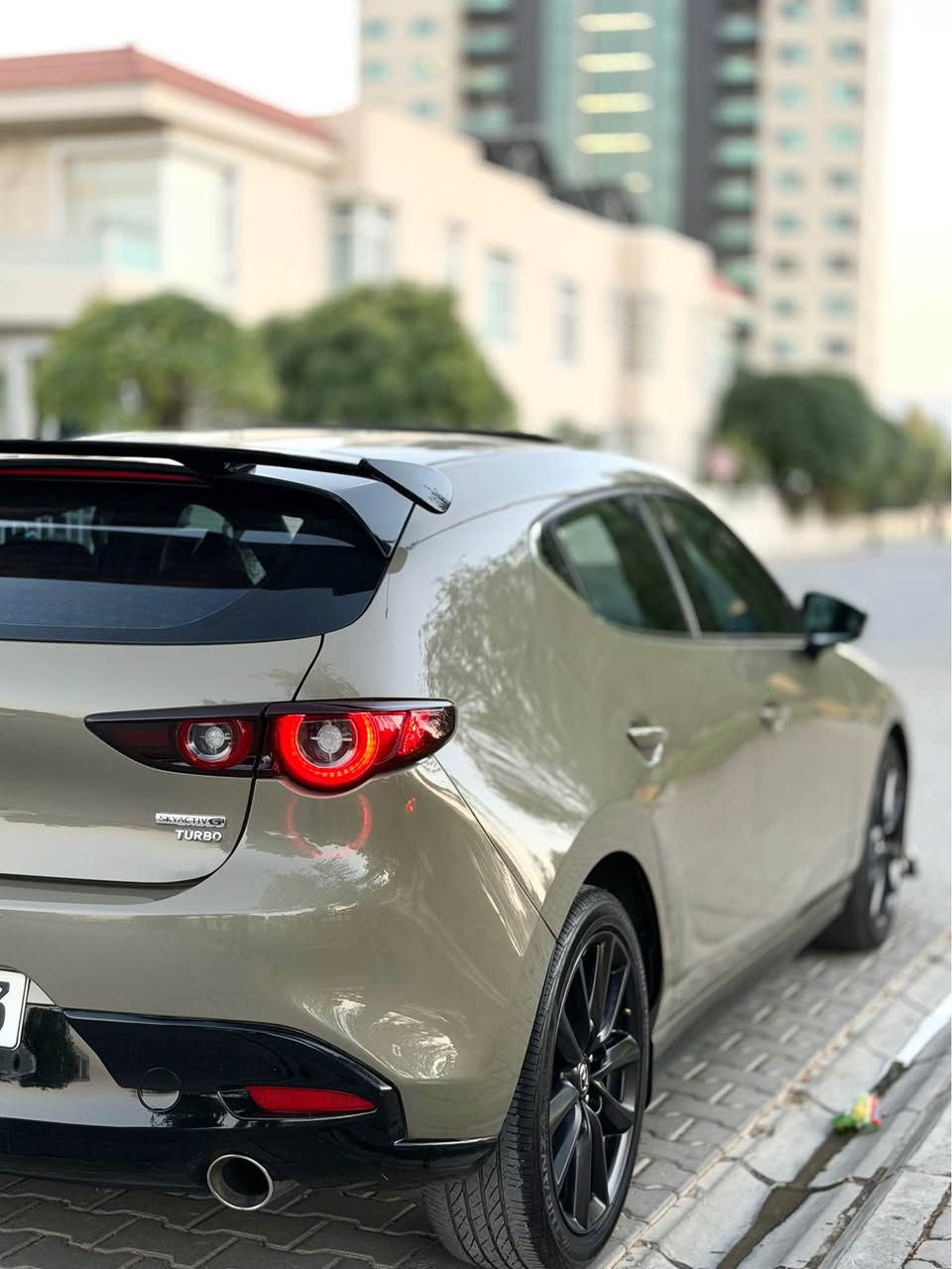 mazda 3 carbon torbo 2024
نمونە لە جوانی 
رەنگی عەسکەری دانسقە 
پێش کەپس 
سڵاید 🌚
ڕادار ٣٦٠ 
کامێرە 📷 
کوشن جڵد ( کارەبایی _ کوشن خەزنی ناو قەیسی و شاموا و جڵد )
ماوەی ڕۆیشتوو تەنها ٢١ هەزار 
دەبڵ ئەکسل
مەکینە دوونیوی تۆڕبۆ 🔥🔥
ڕەقەم و سەنەویی و ژینگەی تازەیە 
ئێرباگ بەس شانی سایەق 
گێڕ و مەکینە و کارەباییات و ئەکسل و تەقە و ڕەقەو دار و بەرد بەشەرت 💯
بۆیاخ تەنها دوو پارچە ( دەرگایی دوای سایەق ، چەمەلەغی دوای سایەق ) 
سەیارەکە نموونەیە لە جوانی 
بۆ ڕەقەم شانسی نامە بنێرە 
نرخی 149 گەڵا و مامەڵەیەکی برایانە 
📍سلێمانی
***********
*********** السليمانية, العراق
