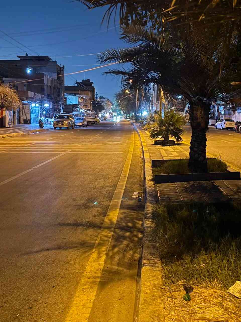 دار للبيع / المساحه 237/ الواجهه 10 / نزال 23 / العنوان الكاظمية شارع الهبنة الريسي شارع تجاري على سايدين/ ***********
