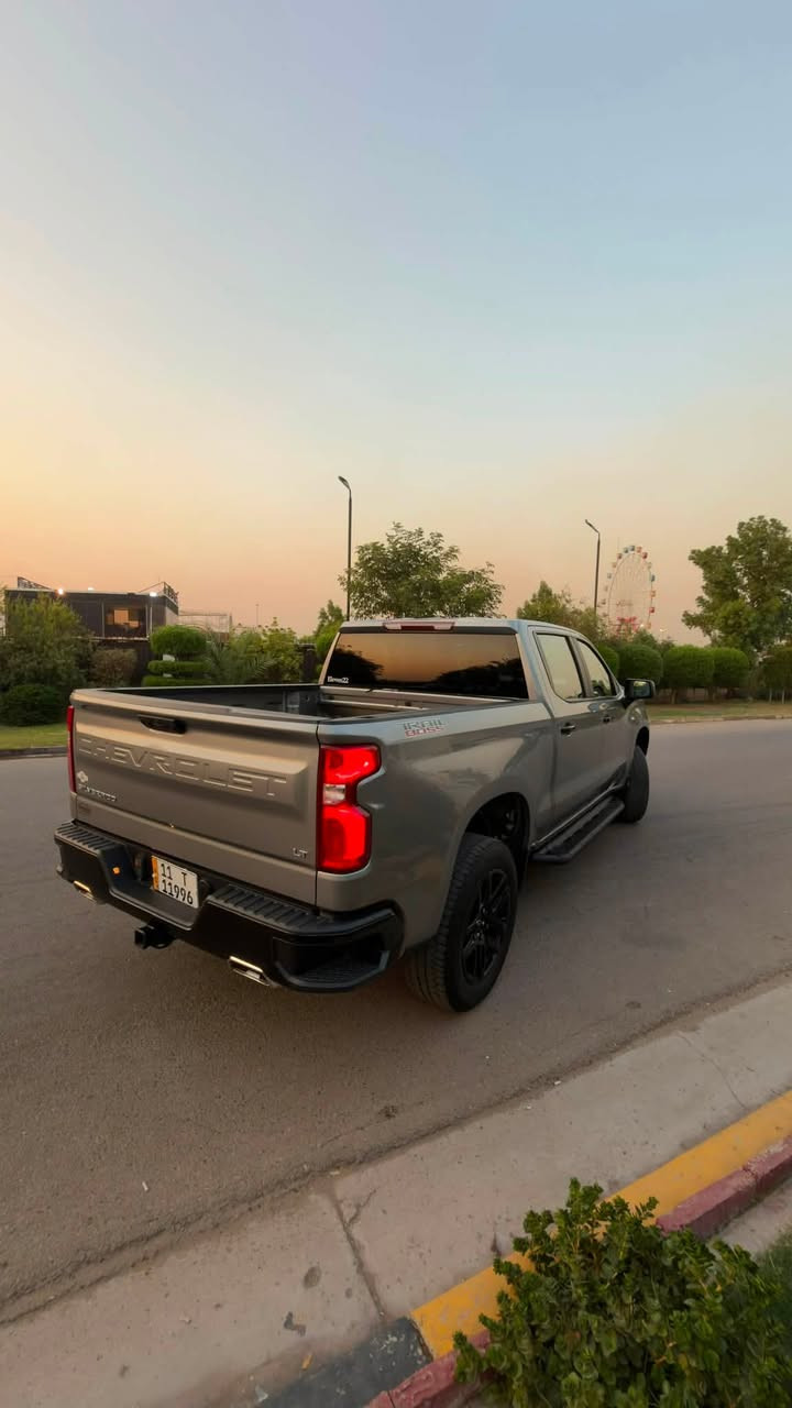 السلام عليكم
للبيع

Chevrolet Silverado 2025 Z71

محرك 8 سلندر 5300 فور ويل

للي يدور سيارة مميزة وفخمة وشبابية ونصبه حلوة ورياضية ولون مميز

ماشية 23 الف ميل فقط على وضع الشركة

داخل جديد دشبول ديجتل مال تاهو

حادثها سطحي وبدون دواخل صبغ جاملغ  يسار امامي فقط 

صور الحادثة مرفقة

السيارة جاهزة وبدون اي نقص

السعر 3.65$ وبيهة مجال 

مكان السيارة بغداد حي الجامعة

للاستفسار ***********

