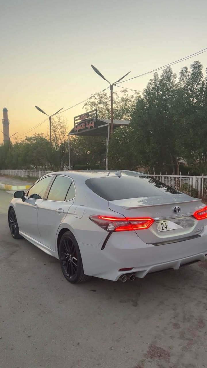 ‏2022  𝐓𝐎𝐘𝐎𝐓𝐀 𝐂𝐀𝐌𝐑𝐘-𝐗𝐒𝐄 Hybrid
تويوتا كامري (XSE) موديل : 2022
اللون : سموك مميز

عداد المسافة : 54.000  Km

حجم المحرك : 2.5L ( 4.سلندر )

الضرر : بارد بالباب الصدر تقريبا شبر  
رقم الشاصي مع صور 
‏
 كافة الايرباكات سليمة 100%
المواصفات : 𝐗𝐒𝐄
فـول مـواصـفـات عدا الفتحة
ابواب  بصمة
بصمة تشغيل 
تشغيل عن بعد (𝐑𝐄𝐌𝐎𝐓𝐄 𝐒𝐓𝐀𝐑𝐓)
شاشة  كبير
كاميرا خلفية 
حساسات خلفيه
هاند بريك بصمة
اوتو هولد (𝐀𝐔𝐓𝐎 𝐇𝐎𝐋𝐃)
اوتو ستارت (𝐀𝐔𝐓𝐎 𝐒𝐓𝐀𝐑𝐓)
اوتو ستوب (𝐀𝐔𝐓𝐎 𝐒𝐓𝐎𝐏)
رادار امامي (تحديد مسار)
‏‎رادار جانبي (نقاط عمياء)
‏‎حساسات خلفي 
مانع انزلاق+𝐀𝐁𝐒
3انظمة  (𝐄𝐂𝐎) (𝐍𝐎𝐑𝐌𝐀𝐋)(𝐒𝐏𝐎𝐑𝐓)
نظام EV MODE
تحكيم استيرن+ شفتات استيرن
كشنات جلد ، كشنات كهربائي
كشنات الامامي هيتر 
لايتات (𝐋𝐄𝐃) عدسة زينون بيلادي
اناره داخليه led 
ترحيب بلادي بالدواسات 
شاحن وايرلس
مثبت سرعه تفاعلي قيادة اليه ، تحديد مسار 
تخم تايرات جديدات

***********

