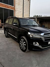 لاندكروز • ٧٥٠٠٠ كم • مكفولة