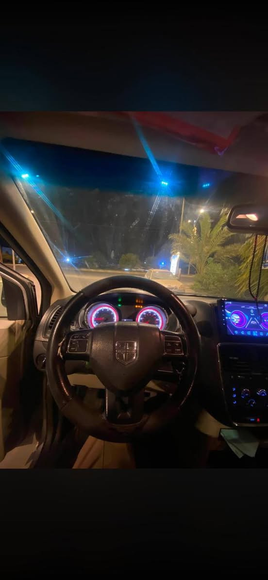 السلام عليكم سيارة: 
دوج كراند كرفان
 الموصفات عند الاتصال بالبائع 
للاستفسار: +964 782 700 6094
السعر 145 وبيها مجال
