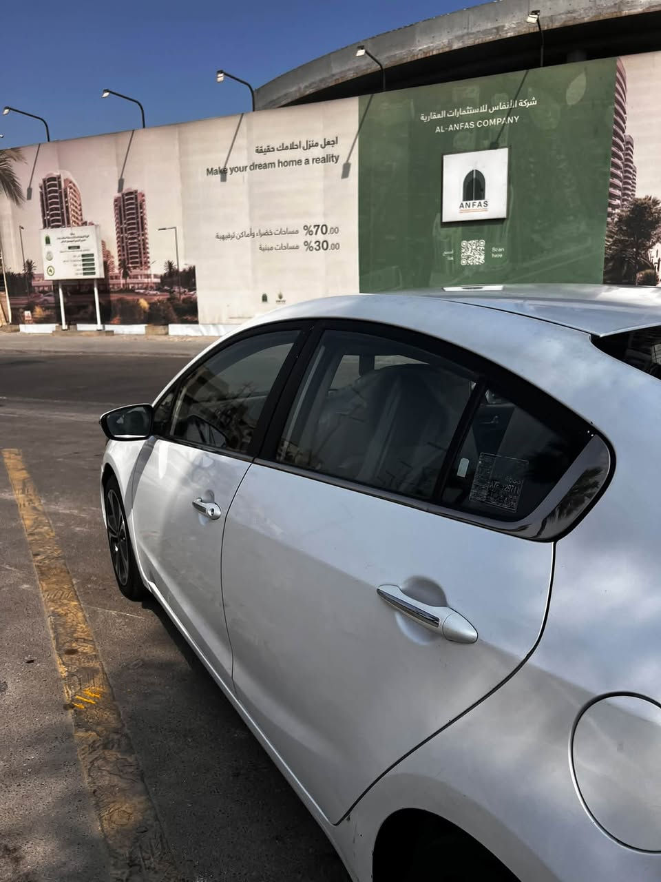 للبيع كيا سيراتو 14 خليجي لون ابيض رقم بغداد بأسمي  محرك 1600 دوش ويل كب 16 تبريد قطعتين اشارة بالمري السيارة مكفولة بدون صبغ بيها كم قطع بارد  السيارة كلش نظيفة وناعمة محتاج واريد ابيعها 
السعر :118 وبيها مجال 
 مكاني بغداد الغزالية 
***********
