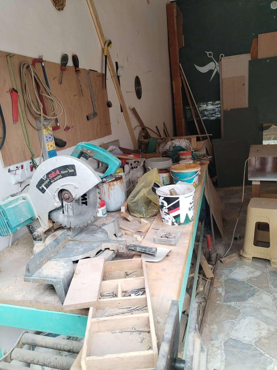 السلام عليكم غراض نجاره للبيع كتر قطع فخات رندات للبيع بسعر مناسب بيع شلع الاتصال على الأرقام التاليه *********** _ ***********  العنوان الفلوجه الجغيفي الثانيه مجاور جامع فاطمه الزهراء
