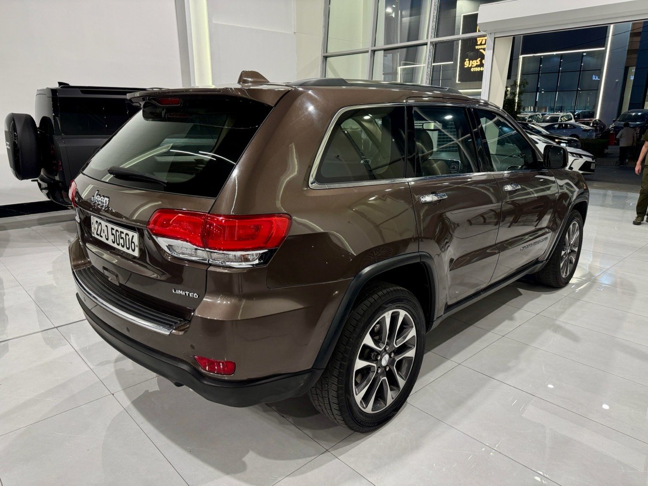 جيب گراند شيرۆكی 2018 (خەليجى شەریکەی هارلم)
قەپات مواسفات 4x4 Limited Plus 

فۆر ویل ، پانۆراما ، 3 شاشە ، کوشن سارد و گەرم ، حساسی پێش و پشت ، شاشە کارپلەی
هەموو گیانی بە شەرت هیچی نییە بێ سبوغ و بێ پارچە گۆرین
هەردوو دەعامی بە شەرت (( 61 رۆیشتووە ))

زۆر خاوێنە و بێ مەسرەف (( گێر و مەکینە و تەقە ورەقە بە شەرتە ))

رەقەم و سەنوی نۆییە (( شوین // هەولێر ))

سعری (( 235 وەرەقە و مەجالی تێدایە ))

***********
***********