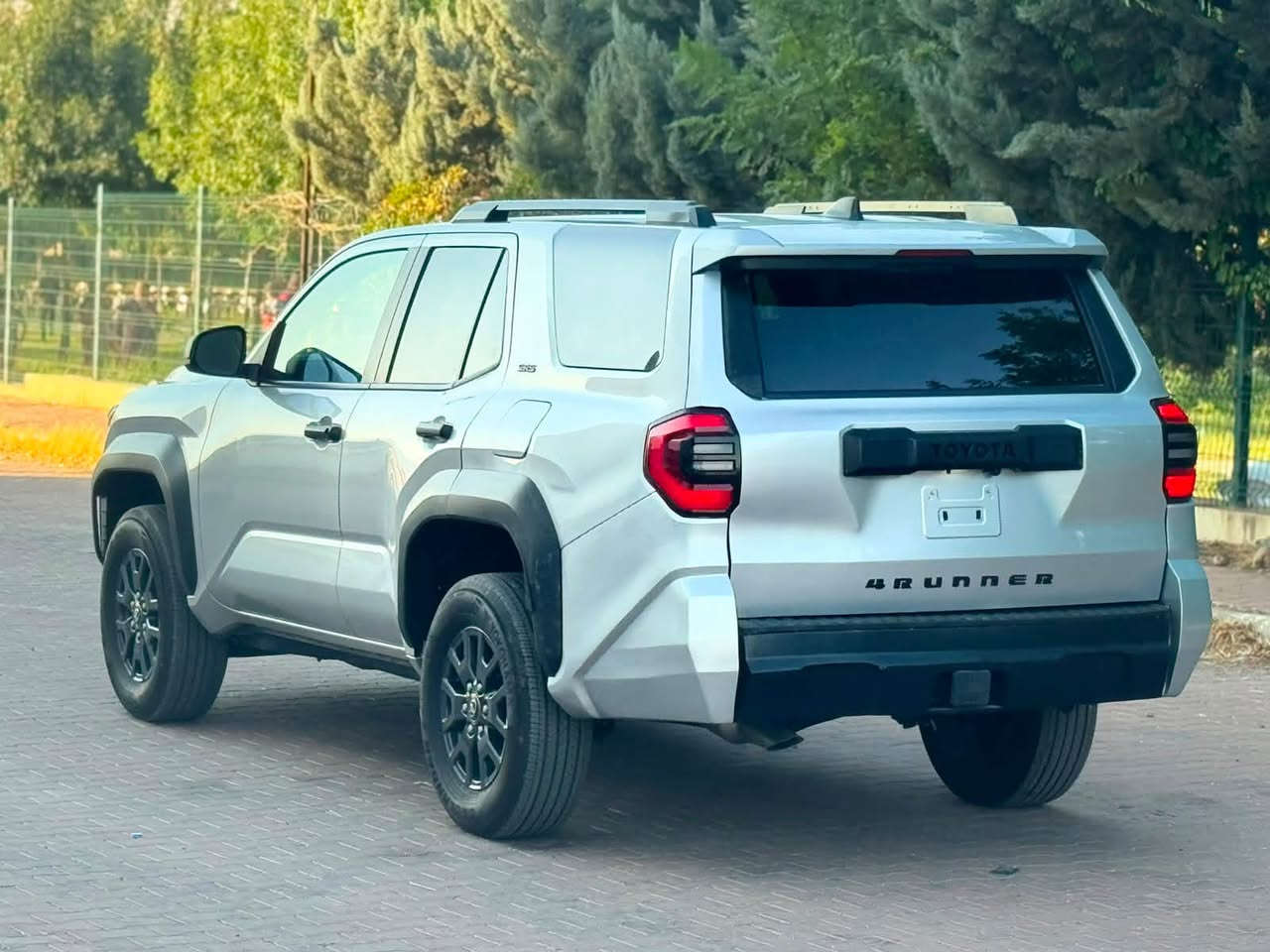 السلام عليكم

TOYOTA  4RUNNER SR5 ✍️

تويوتا فورنر شكل جديد 🆕

موديل :- 2025

~ تويوتا فور رنر 

~ وارد أمريكا  

~ محرك 4 سلندر  توربو 

~ فئة SR5 

~سيارة جملغ و قباغ صندوق صبغ

بدون دواخل بجم كبس

~ ايرباكات سليمة بيلادي مامفتوحة 

فقط ارباك برده مرجع بلادي 

~موصفات 

~شاشة الكتروني

~ بصمة 

~ فور ويل ( 4*4 ) 

~ شاشة كبير  كاميرة دوار 

~ كاميرة خلفية 

~ داخلية اسود ملكية 

~ رادار أمامي و جانبية 

~ كشن أمامي كهربائية 

~ لايتات عدسة زينونة 

~تحديد سرعة 

~  5  راكب 

~ ماشي 690 ميل صفر كيلومتر

~سيارة رقم كاتي لازم ترقيم شيمالية

تكالف رقم 16 ورقه

~ رقم شانسي موجود للمنشور 

~ سعر  ( 370 )💰 الف دولار بيها مجال 🤏

~ مكان  📍 عقرة 

رقم تلفون ***********
واتساب  ***********
