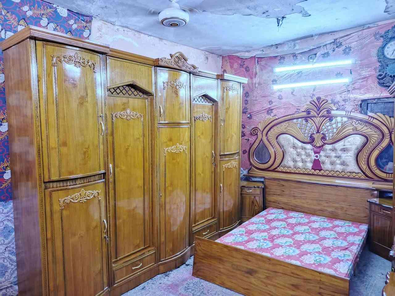 غرفه اخشاب خمس ابواب ملحق للبيع ***********السعر 650صاج الزاويه كنتوريه موديل حديث اخ
