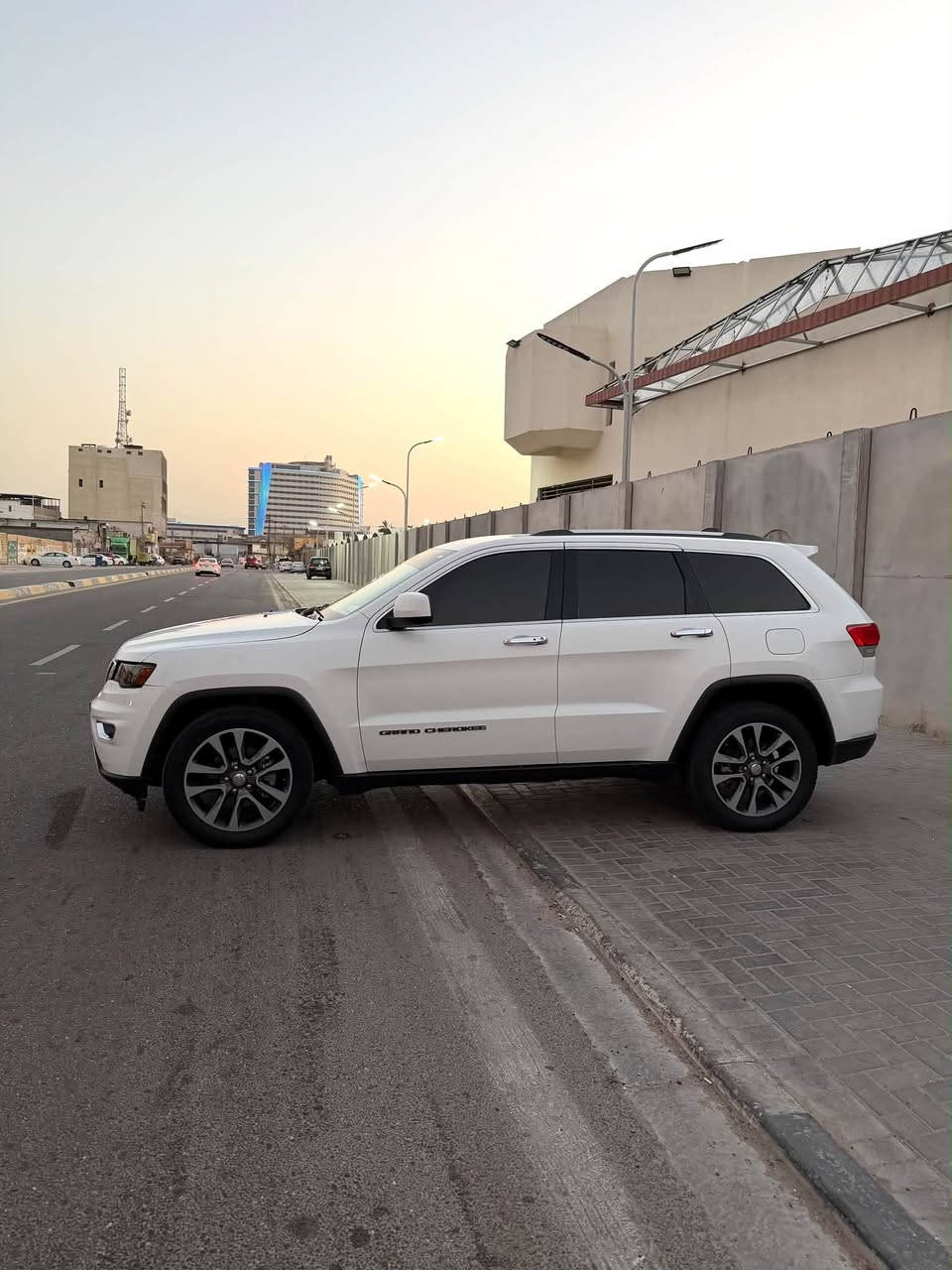 السلام عليكم
جيب لاريدو ٢٠١٧ فول عده الفتحه معروفه مواصفات الجيب السياره داخله تقرير تعمل وتسير بدون ايي ققطره ماء! وبيها بارد بالباب سعرها كلش مناسسب ب١٨٩ وببيها مجال🤯 ‪ ***********‬
