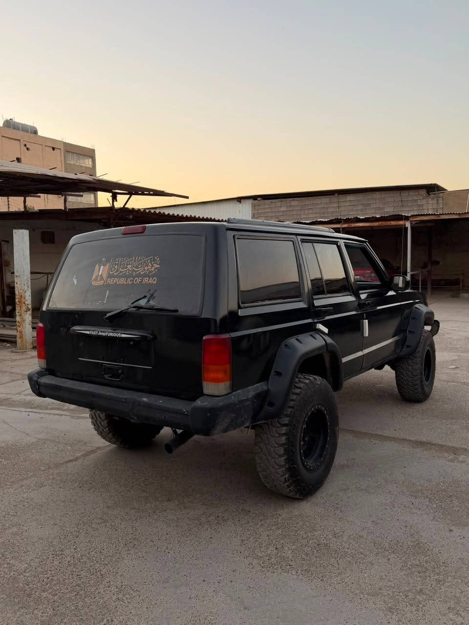 سلام عليكم شباب 
Jeep xj 2000
نضام تعليق Offr road 

صبغ عام 
مكلف بلنشر    ***********
