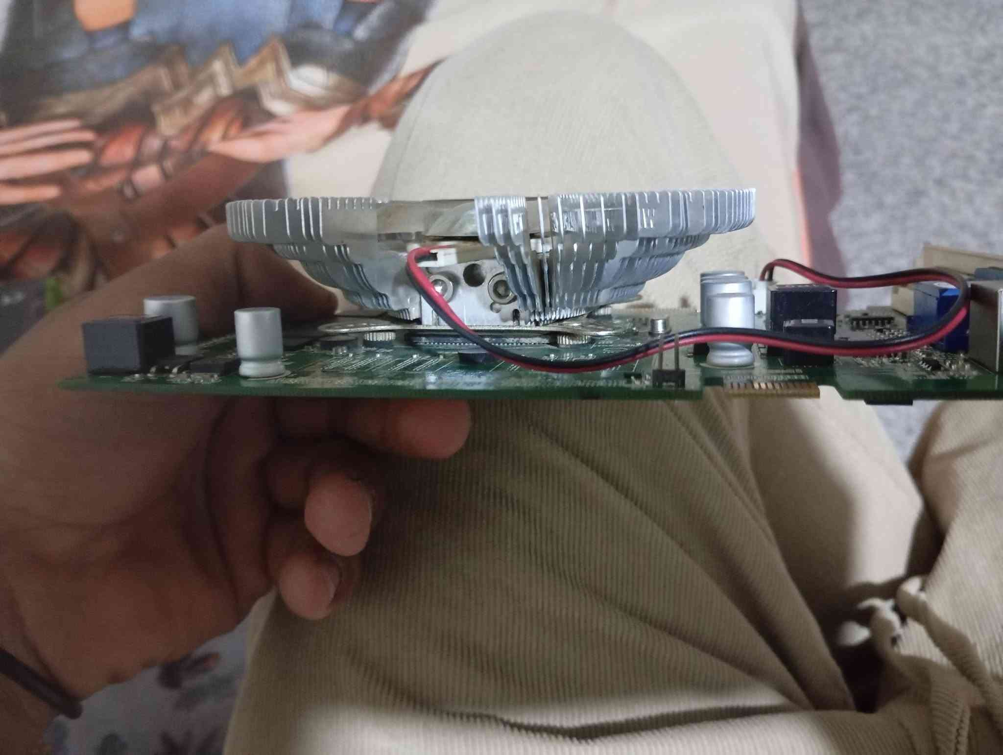 كرت شاشة • GT 740 • ٤جيجا