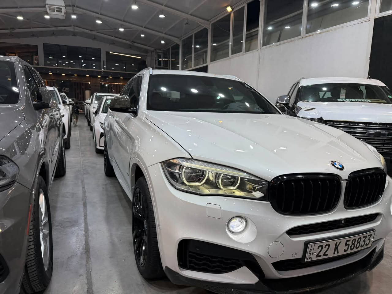 السلام عليكم ورحمة الله وبركاته للبيع
Bmw X6 M50i X Drive
Carbon Fiber package 
السياره فول مواصفات موديل 2015
ماشية 125 كم 
بدون صبغ مكفولة
اعلى مواصفات بهاي الفئة 

مكان السياره بغداد 
للاستفسار ***********
