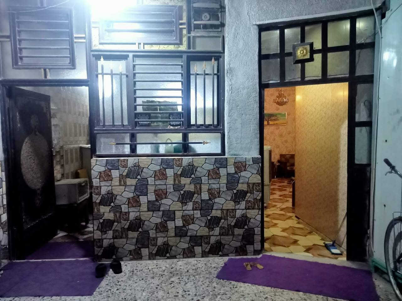 مشتمل للبيع مساحه ١٥٠م طابقين يحتوي على ٦نوم استقبال ومطبخ وكراج ويحتوي على تشجير حديقه خارجيه تابعه للبيت خطين ماء اساله مع محل الاتصال على الرقم ***********او ***********واتساب
