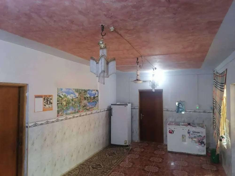 بيت للبيع في بابل يبعد عن جامعة بابل ٣ كيلو متر
نزلت ابراهيم الخليل ع
تبليط اباب الدار المساحه ١٠٠٠م ٣ غرف نوم مع هول مع صاله تسعه ونص
البيت عگاده  النظافه كما في الصوره  خدمات ماء كهرباء تبليط
السعر 40
اتصال ***********
