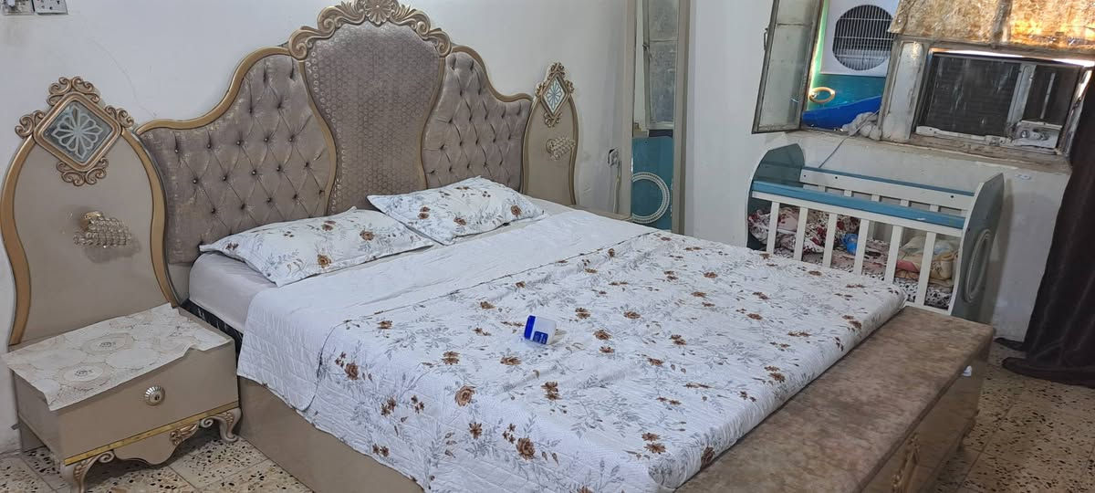 السلام عليكم
غرفه تركيه مستخدمه ٨ قطع 
كلشي موضح بالفيديو والصور 
سعره ٣٥٠ الف وبيه مجال 
مكاني بغداد الشعب 
***********
