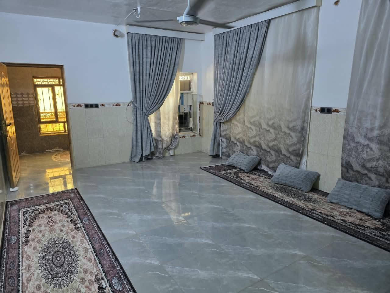 دار للبيع – حي الأندلس طابقين مع الاثاث
📍 الموقع: وجهه على متنزه فرع أحمد أبو الإنشائية  
📜 السند: طابو صرف
━━━━━━━━━━━━━━━━━━
🏠 الطابق الأول:
 🛏️ غرفة نوم
🛋️ صالة استقبال واسعة
🍳 مطبخ حار
🚿 مجمعات صحية
🚽 حمام
🌿 طارمة
🌳 حديقة
━━━━━━━━━━━━━━━━━━
🏠 الطابق الثاني: 
🛏️ غرفتين نوم
━━━━━━━━━━━━━━━━━━
💰 السعر: عبر المراسلة
💬 واتساب أو ماسنجر
📞 للاستفسار:
***********
━━━━━━━━━━━━━━━━━━
📢 عندك بيت للبيع أو مراوس؟
📩 راسل الصفحة عبر الواتساب أو الماسنجر
🔔 تابع الصفحة
🎵 TikTok: ios_627
