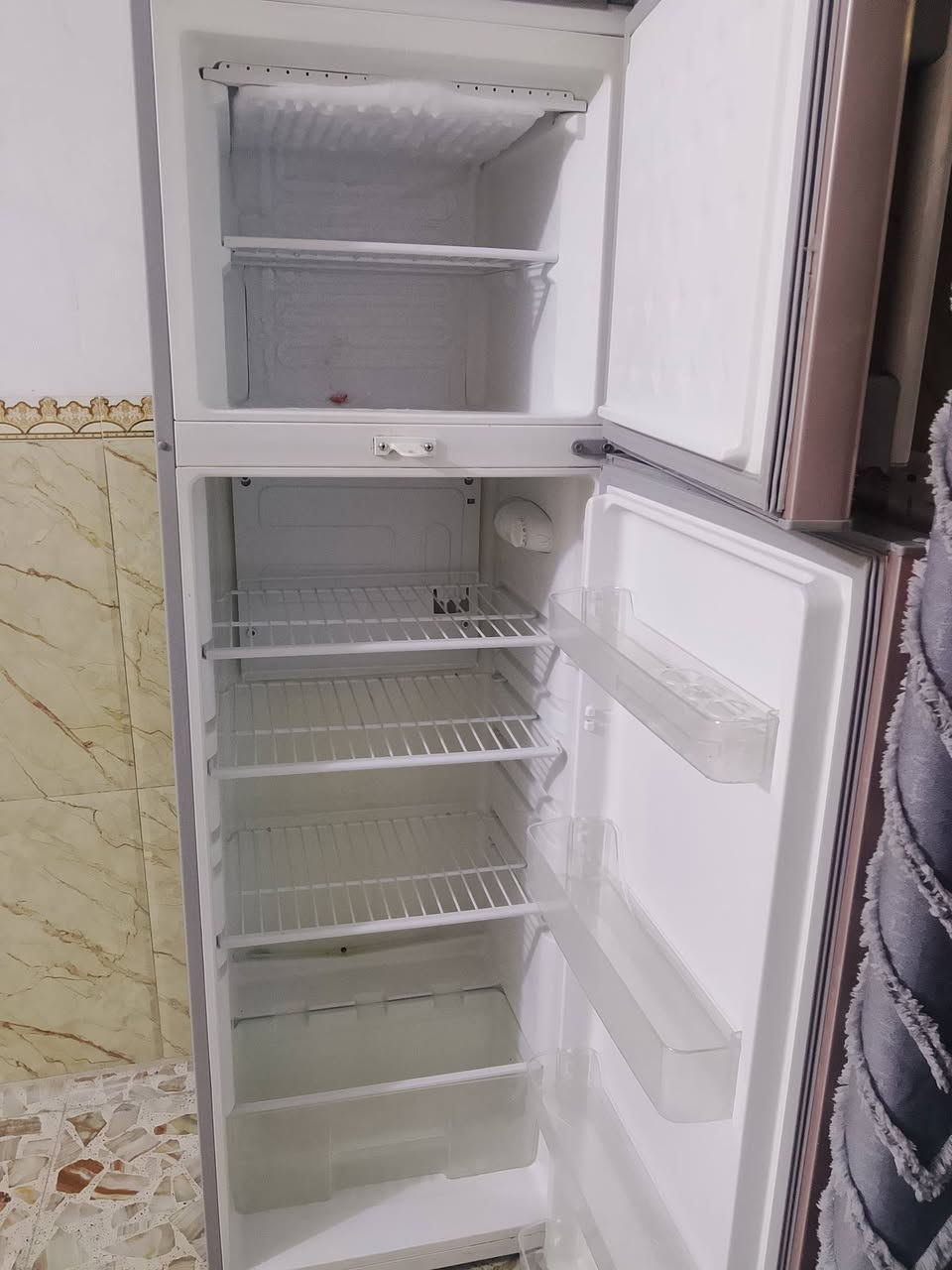 ثلاجه مداخله تصليح حجم 18بغداد العبيدي سعر 225رقم ***********
