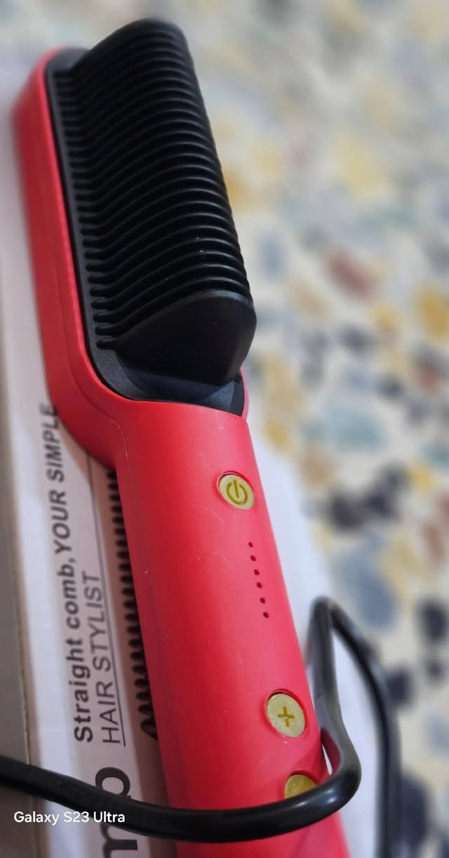 مشط وتسريح الشعر الحراري الاحترافي (Hair Straightener Brush)
​✨ تنعيم وتسريح سريع: يدمج بين الفرشاة والمكواة لتنعيم الشعر بمرورة واحدة.
✨ درجات حرارة متعددة: التحكم بدرجة الحرارة لتناسب كافة أنواع الشعر.
✨ تصميم آمن: أسنان سيراميك تحمي فروة الرأس من الحرارة المباشرة.
✨ ملحقات مدمجة: يأتي مع مسكات (قراصات) شعر للمساعدة في التقسيم والتسريح.
​📍 بغداد - البلديات | 🚚 توصيل لكل المحافظات
📞 للحجز والطلب: ***********
