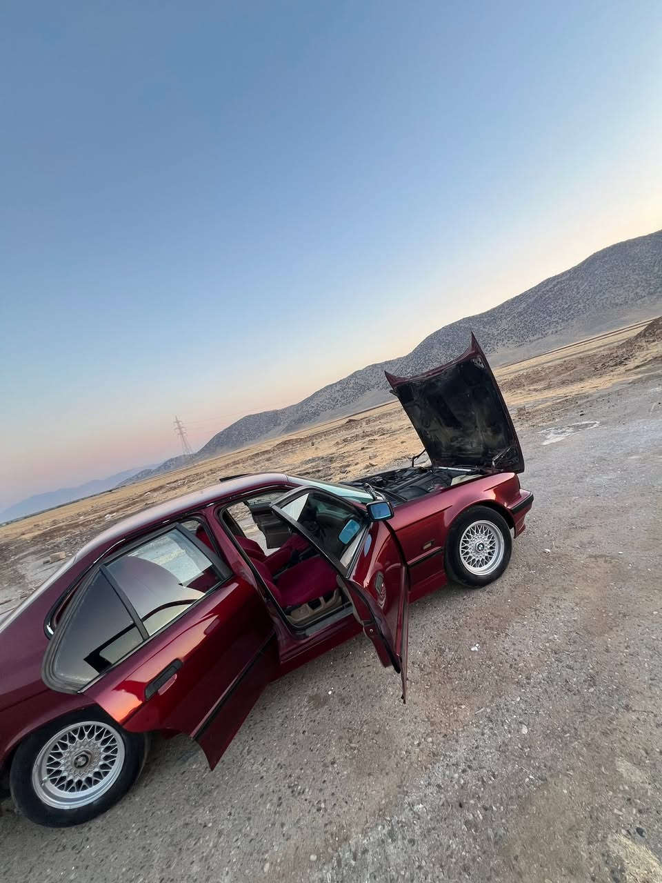 بؤ فرؤشتن يان گؤرينه وه
bmw مؤديل 1993
ئارم پلاستيك سلئماني
520دجيتال
گئر عادي
ته بريد به شه رت
ناوزه رد
كوشن جلد كوشن هيتر
ئه كسل 3.23قفل
سه ياره كه قوه تي خؤشه كپه
گئر و مه كينه و كاره باي به شه رت
به شه رتي ئه وليات موس براوه
بؤ گؤرينه وه

***********واتس ئاپ و ڤيبر
