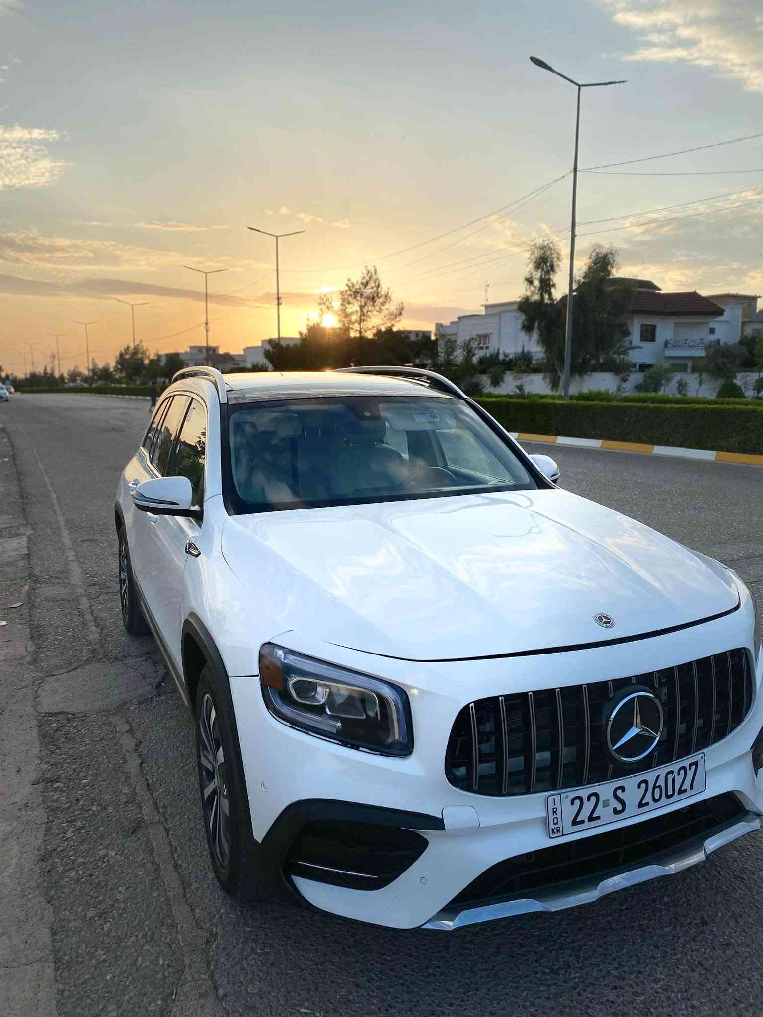 ✨
للبيع: مرسيدس GLB 250 () موديل 2023 ✨
⚜️ دفع رباعي - فخامة - تقنية متكاملة ⚜️
(سيارة بانزين مو كاز)
• رقم شمالي اربيل شرط التحويل 
• وارد امريكي / ضرر بسيط بالبنيد  مصبوغ خشم لبنيد موضح ب صور ما مبدل ايرباكات بس استيرن وراجع سستم 
• المحرك: 2.0L تيربو
• العداد: [73] كم
• عزل صوتي ممتاز وراحة فائقة أثناء القيادة

🔹 أنظمة القيادة المتاحة (DYNAMIC SELECT - 5 أنظمة):
• 🟢 Eco: وضع اقتصادي موفر للوقود.
• 🔵 Comfort: وضع قيادة مريح وسلس.
• 🔴 Sport: أداء رياضي واستجابة أسرع.
• ⚙️ Individual: ضبط مخصص للمحرك والمقود بحسب رغبتك.
• ⛰️ Off-Road: نظام القيادة للطرق الوعرة والتضاريس (خاص بفئة 4MATIC).

• دخول ذكي (بصمة على الأبواب الأربعة)
•صندوك كهرباء 
• فتحة سقف بانوراما
• رادار أمامي + نظام توقف ذاتي عند الطوارئ
• نظام تحديد المسار + مثبت سرعة (كروز كنترول)
• رادار جانبي (نظام النقاط العمياء على المرايا)
•لايت عدسه ابيض ثلجي (زينون) + كشافات 
• ويل كاب قياس 18 
• تدفئة المقاعد الأمامية (تدفئة كشنات)
• تدفئة القيادة (تدفئة ستيرن)
• شاشة كبيرة متصلة تدعم المساعد الصوتي الذكي MBUX
• شاشة أعطال وعرض كافة تفاصيل ومعلومات السيارة
• ثيمات وتصاميم للشاشة تتغير بحسب نظام القيادة المختار
• ماوس (Touchpad) للتحكم بالشاشة
• عجلة قيادة متعددة الاستخدامات (فول تحكم ستيرن)
• كاميرا خلفية دوارة
• مرايا جانبية كهربائية (مري شفط)
• سايد بريك إلكتروني (دكمه)
• إطارات رن فلات (Run-Flat) جديدة مضادة للبنجر
• بطارية جديدة نوع AGM
سعر 3 دفاتر و35 ورقة وبيهة مجال
📍 الموقع: اربيل  لاستفسار ***********]
