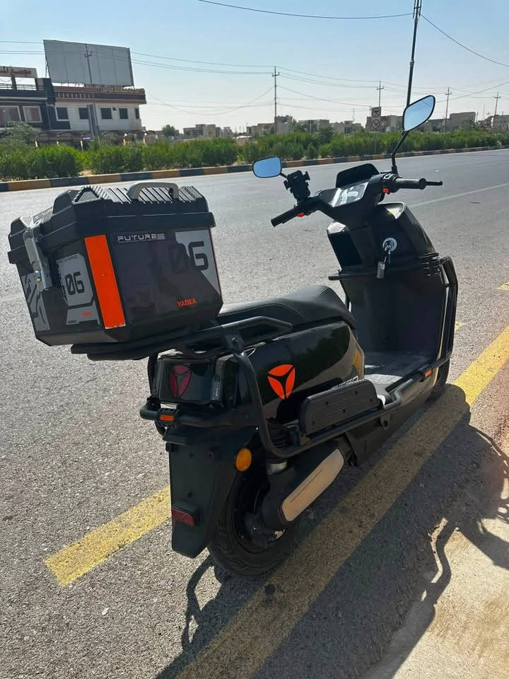 اعادة نشر دراجة yadia gt60 للبيع

*بيها ثلاثة نمر (نمرة الAوTTFar وSport الي تنطيك اقصي قوة الدراجة)

*دراجة تمشيك ٦٥ الى ٧٥ كيلو بالشحنة الوحدة 

*سرعة الدراجة ٦٥ حقيقي

*الدراجة بيها نسختين هاي النسخة تجي بيها درع وتكون اغلى 

*منفذ usb

*بيها ستاندين وسطي وجانبي للوصول السريع 

 *٦بطاريات كرافين قريبة من الليثيوم 

*شاشة تعرض بيها نسبة الشحن والبطارية وttfar 

وتعرضلك المسافة الي تمشيها بدقة عالية كل ما تفر السويج

*الدراجة تشحن نفسها من تعوف السكريته

*بيها بصمة تشغيل ع بعد ٧امتار 

*بيها تطبيق اذا لاسامح الله ظيعت السويج وتكدر تخصصها من ناحية الصوت وحساس السرقة او اذا عصت بطريق تكدر تخلي التاير الورا من خلال التطبيق تفتر يمين ويسار وبعد اكو مميزات بالتطبيق بس مااعرف لشنو يستخدمونهن 

*الدراجة مالتي اني اشتريتها من الوكيل وماوكفتني بطريق وبعدها بالضمان ماشية ٣٠٠٠ كيلو حقيقي 

*يجي معاها الشاحنة الاصلية مالها من تشوف وزنها تعرف جودة هاي الدراجة

*يجي معاها صندوك مبطن وبي جيوب لمستلزماتكوالصندوك بي قفل 

*يجي معاها حامل اكوان وستاند موبايل

*يجي معاها خوذة الدراجة الاصلية مامستخدمة بعدها بالنايلون 

*حجم التايرات :امامي ١٢ خلفي ١٠ وبيها دسكات خلفي وامامي 

*الدراجة تسحب كهرب من تشحنها امبير واحد او اقل وتحتاج ٦ الى ٧ ساعات حتى تشحن 

*نظام شحنها ذكي من٢٠ الى ٥٠ بالمية تشحن بسرعة من ٥٠الى ٧٥ تحتاج وقت اكثر ومن ٧٥ الى ١٠٠ تحتاج وقت اكثر من الي قبل

*سعر الدراجة ٩٧٥ الف بس وبي مجال للشراي 

سبب البيع محتاج فلوسها

مكاني موصل الجانب الايسر
للتواصل والاستفسار اكثر***********
