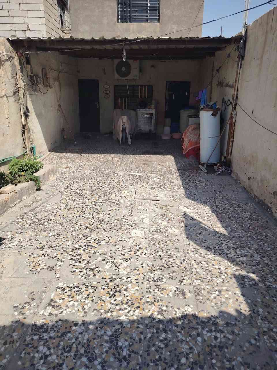 السلام عليكم  بيت للبيع تجاوز في حي العامل بحي الجواد يعني تجاوز يحتوي على ٢ غرف واستقبال وحمامات ٢ وصاله ومنور السعر خاص من رخصة الادمن 😍❤️تحياتي 🫡***********
