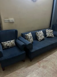 هذا تخم قنفات 100 سعره سمائي وياه ميز تلفاز هديه 🎁  ضرر انو يحتاج له ت...