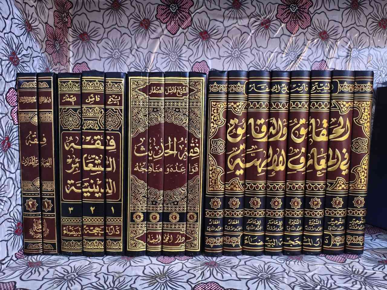 كتب للبيع بسعار مناسبه جداً
***********
