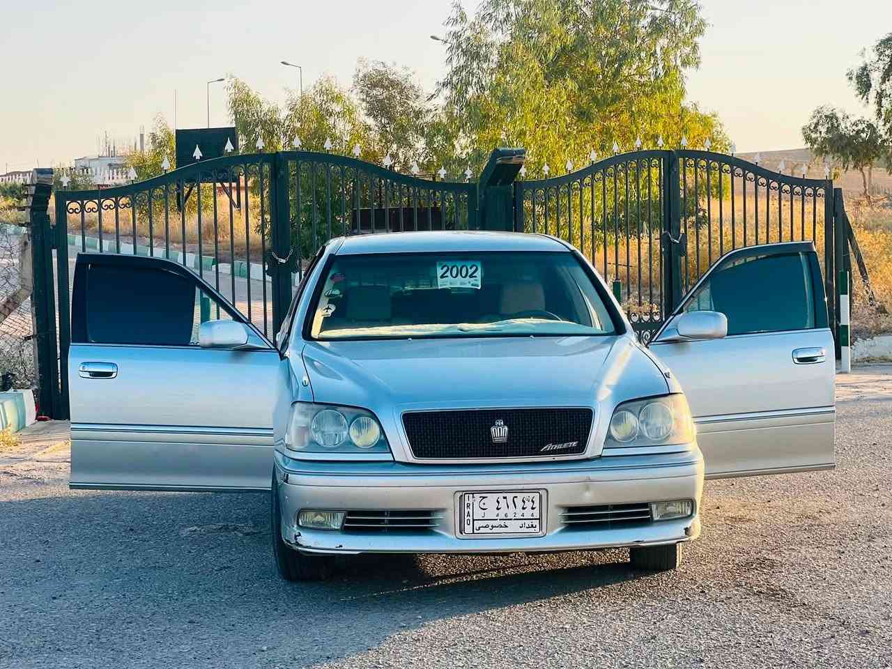 مەلیکە ی پاکەتی
براوە
ناو زەرد بێ عەیب
بێ بۆیاخ تەنها شوێن موسەکانی بۆیاخە
چرکەو گەڵایە ببرە 
٤تایەو ویلی لۆک لۆک 
لێدراویو قرچو مالی دزێنیو شانسی کۆسرە بە شەرت
گێرو مەکینە بە شەرت 
موشتەری نیت سەرمان مەیەرە ژان 
***********
