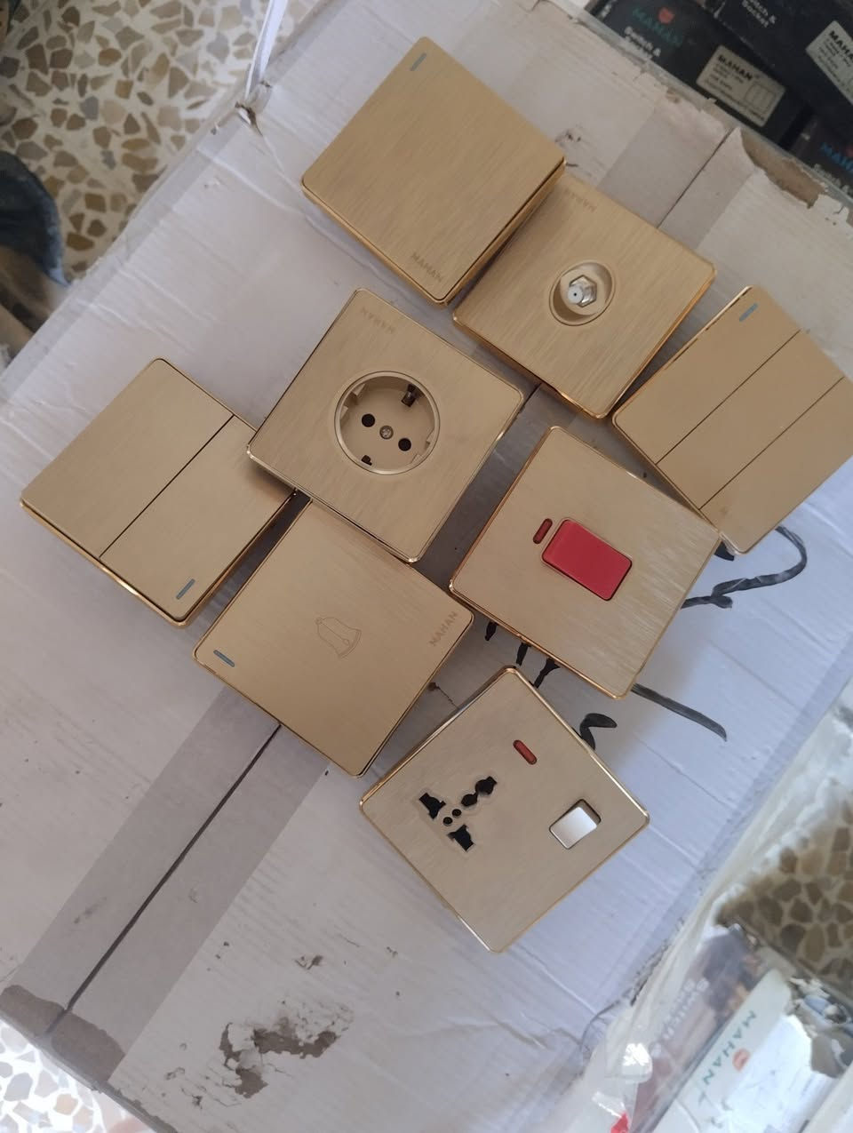 بلك سويج الاصلي 2500
نقاط حراري 2500
سبلت 2250
أحادي ثنائي 2000
ثلاثي 2250
جرس 2000
ستلايت 2000
يتوفر توصيل لجميع المحافظات ***********
