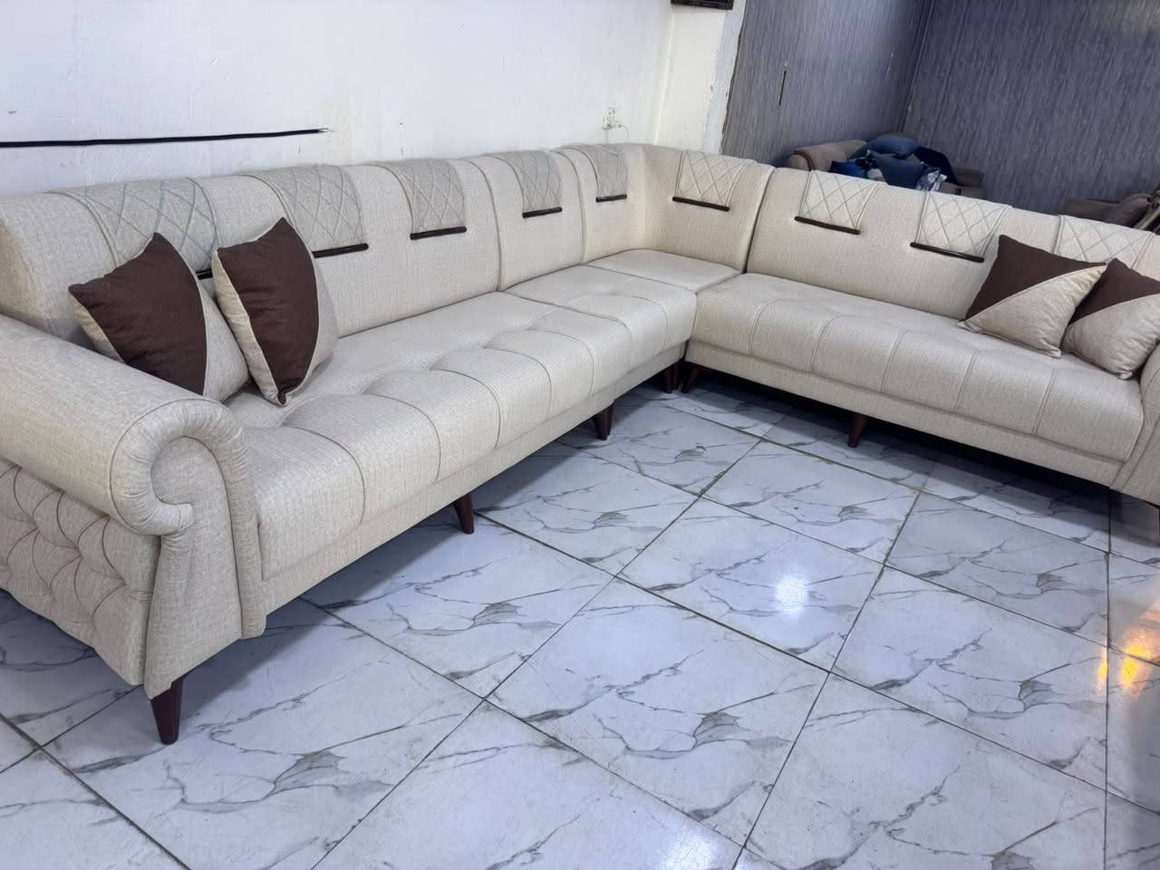 ديوان ١٠ مقاعد كورنر طول ٧متر
تفصال خشب بلوك اسود كله الثقيل خالي من ال ان دي اف مع ضمان حقيقي ٥ سنوات
سفنج طبي قماش كتان ناعم تركي جديد شغلنه معمل بغداد يوجد توصيل كافه المحافظات اتصال *********** متوفر واتساب
